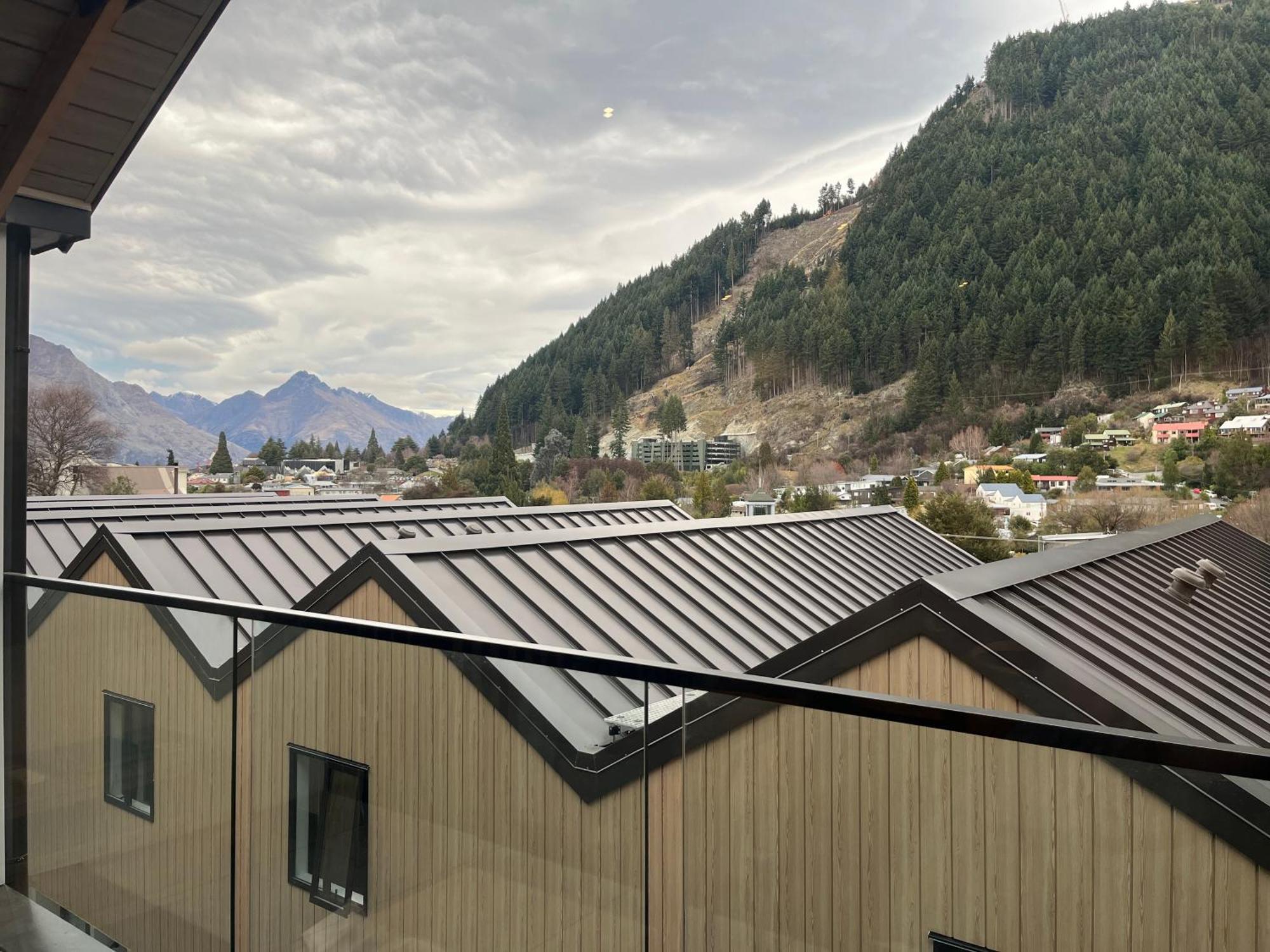 Queenstown Central - Walk To Town - Free Parking - Wifi And Smart Tv - Gym Exterior photo
